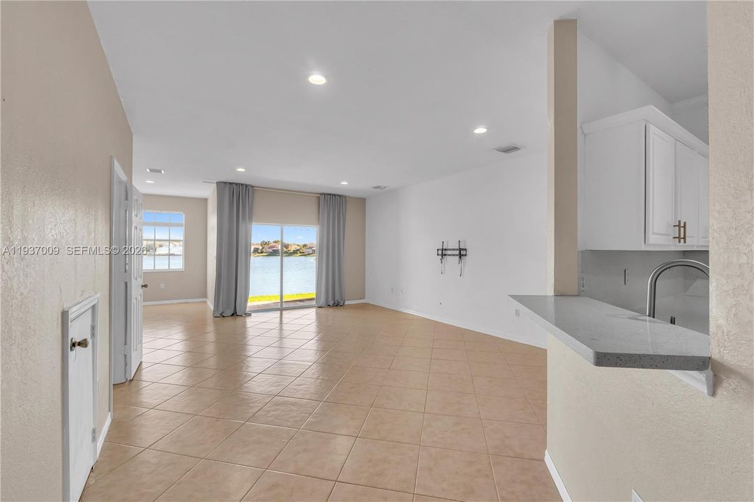 En Renta: $3,350 (3 camas, 2 baños, 1954 Pies cuadrados)