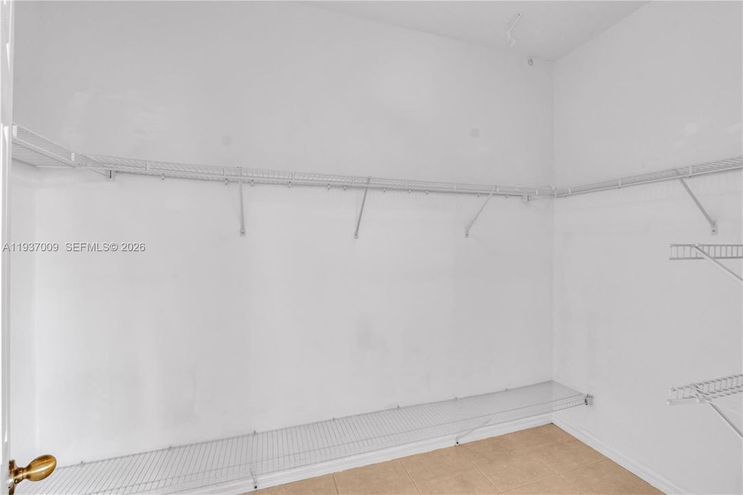 En Renta: $3,350 (3 camas, 2 baños, 1954 Pies cuadrados)