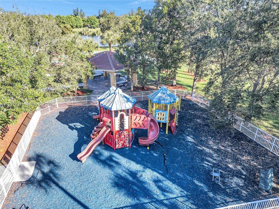 En Renta: $3,350 (3 camas, 2 baños, 1954 Pies cuadrados)