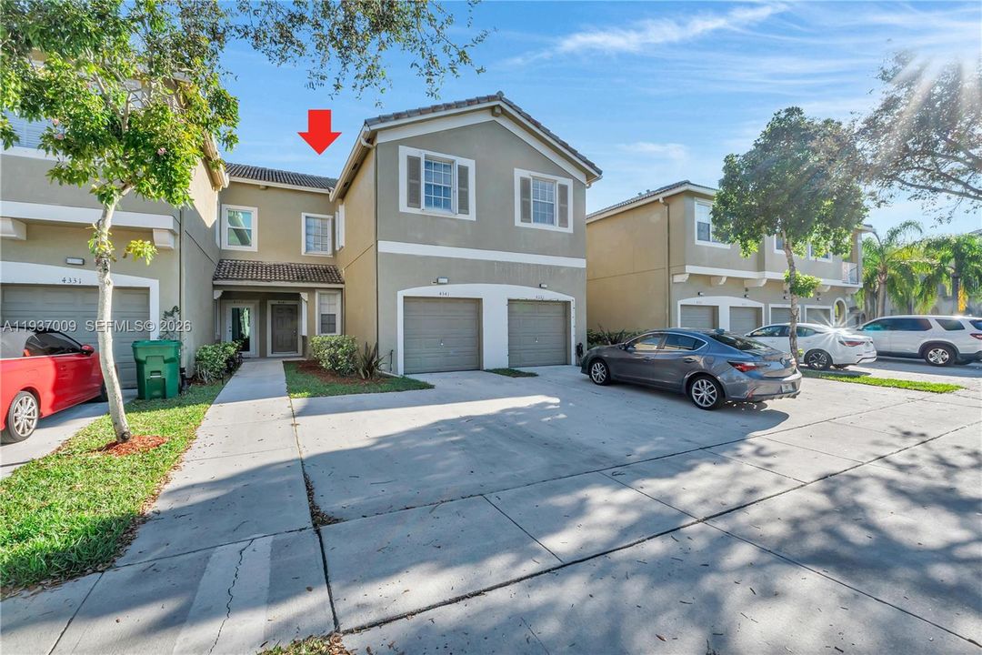 En Renta: $3,350 (3 camas, 2 baños, 1954 Pies cuadrados)