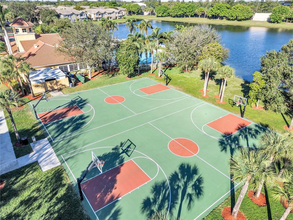 En Renta: $3,350 (3 camas, 2 baños, 1954 Pies cuadrados)