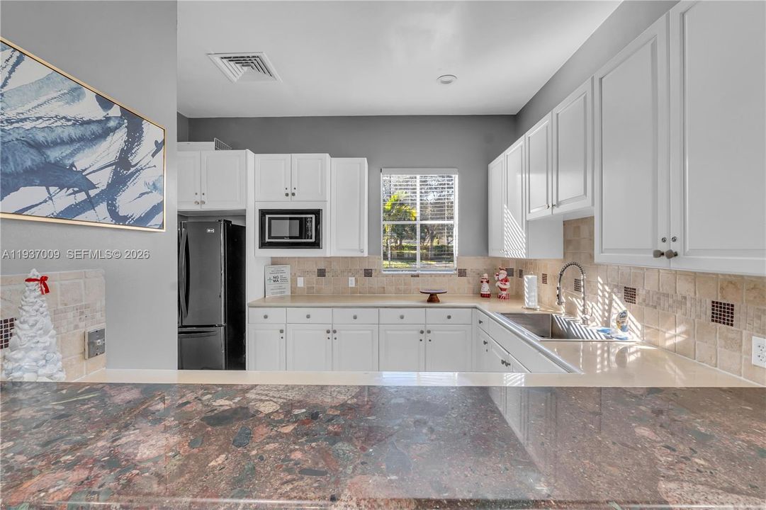 En Renta: $3,350 (3 camas, 2 baños, 1954 Pies cuadrados)