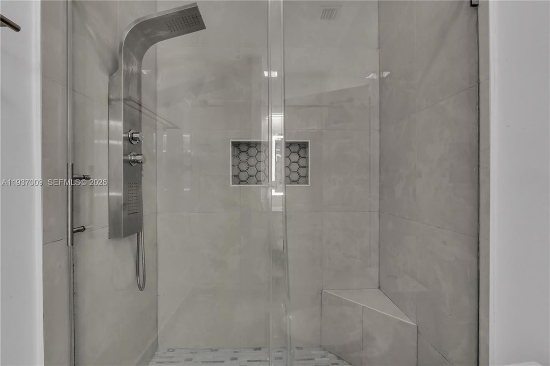 En Renta: $3,350 (3 camas, 2 baños, 1954 Pies cuadrados)