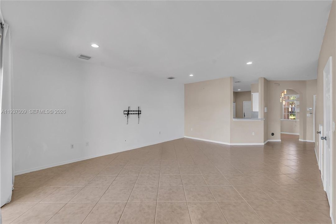 En Renta: $3,350 (3 camas, 2 baños, 1954 Pies cuadrados)