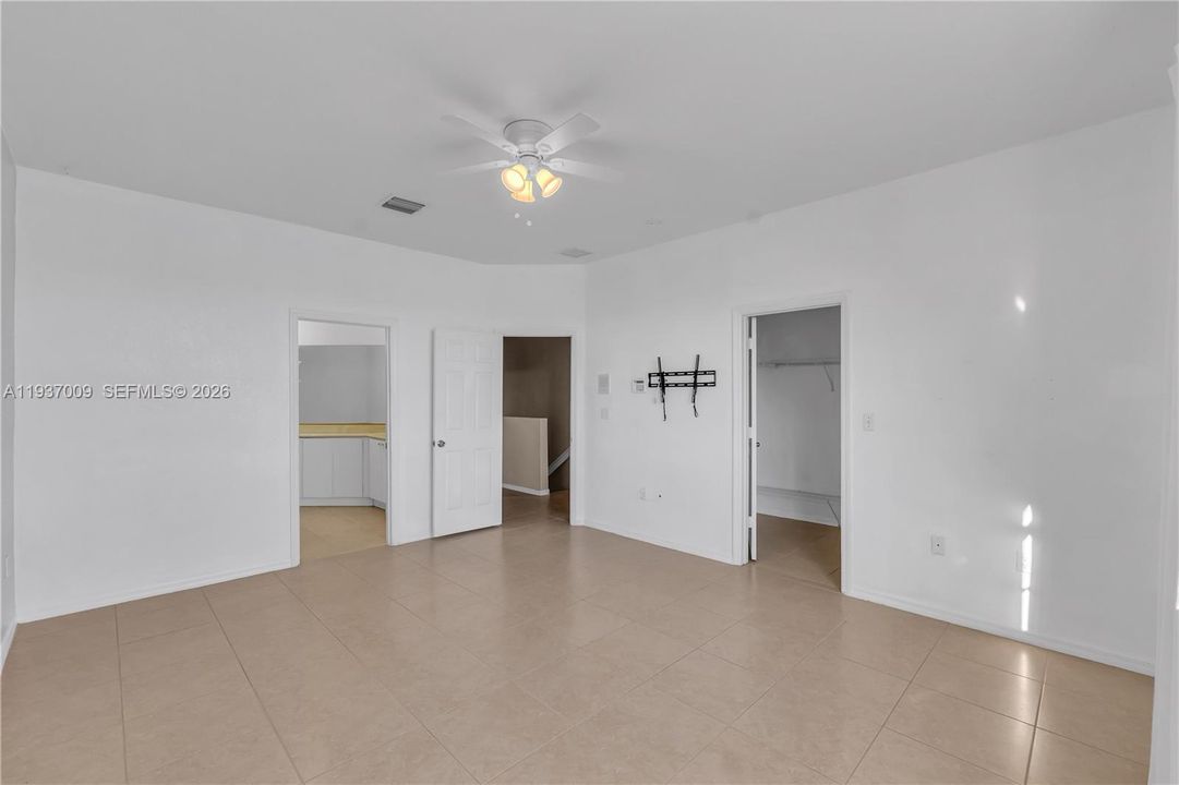 En Renta: $3,350 (3 camas, 2 baños, 1954 Pies cuadrados)