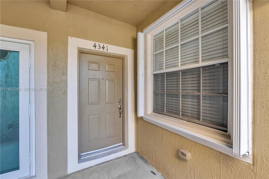 En Renta: $3,350 (3 camas, 2 baños, 1954 Pies cuadrados)