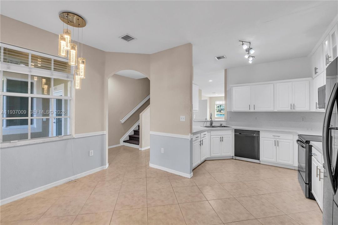 En Renta: $3,350 (3 camas, 2 baños, 1954 Pies cuadrados)