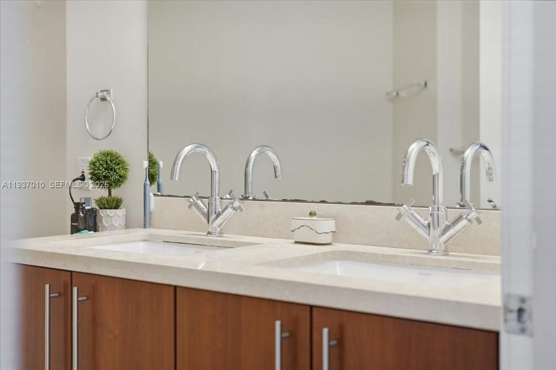 待售: $615,000 (2 贝兹, 2 浴室, 1104 平方英尺)