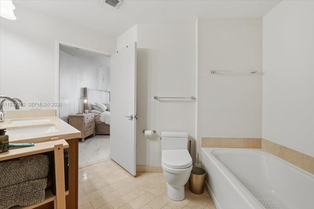 待售: $615,000 (2 贝兹, 2 浴室, 1104 平方英尺)