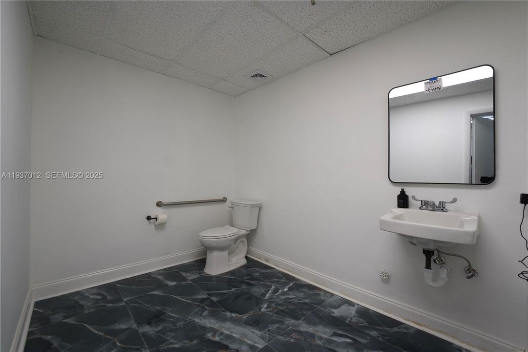 В аренду: $10,500 (0 спален, 0 ванн, 0 Квадратных фут)