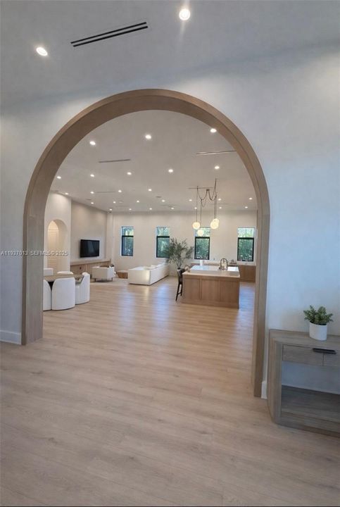 待售: $6,500,000 (6 贝兹, 6 浴室, 5000 平方英尺)