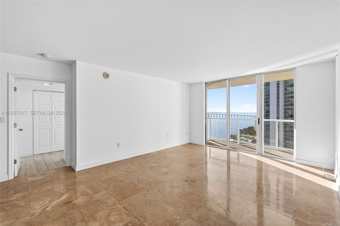 En Venta: $560,000 (2 camas, 2 baños, 1140 Pies cuadrados)