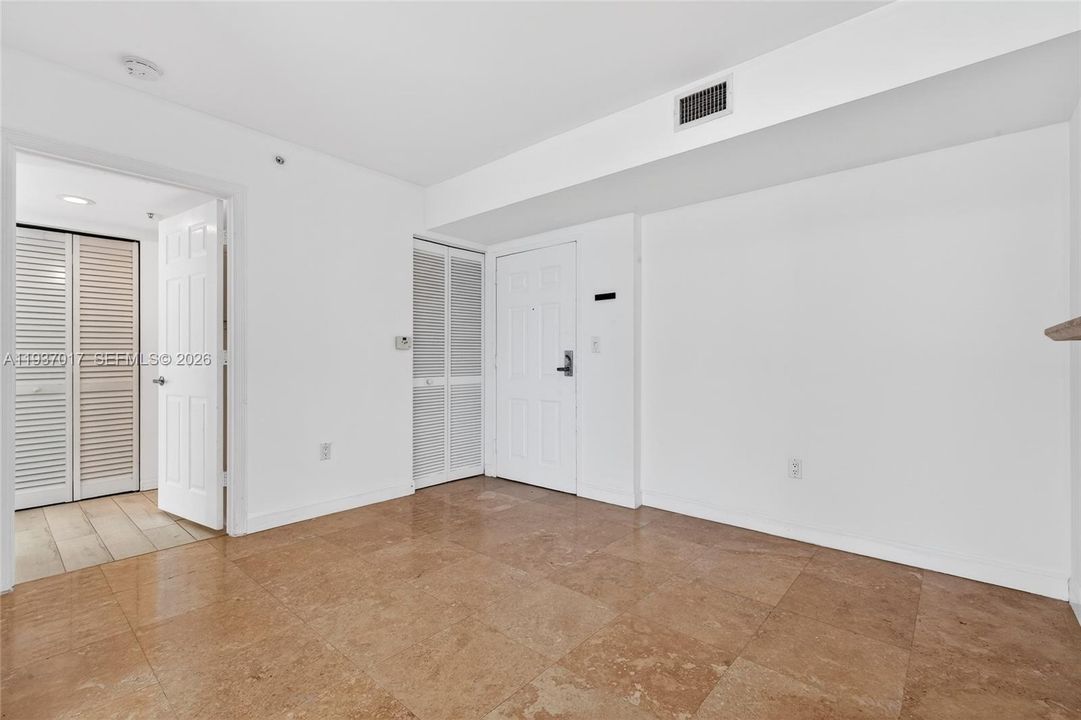 En Venta: $560,000 (2 camas, 2 baños, 1140 Pies cuadrados)