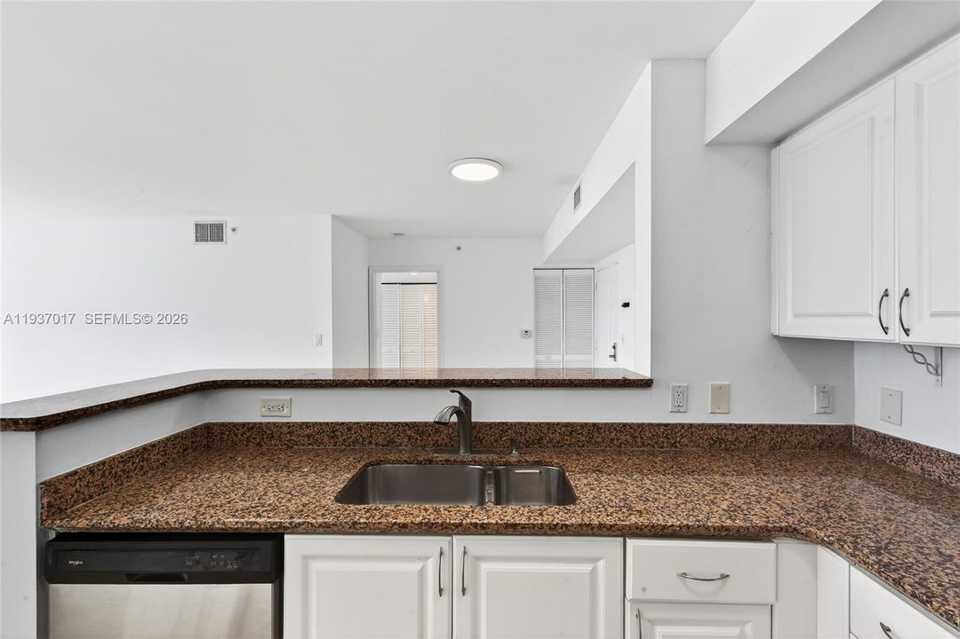 En Venta: $560,000 (2 camas, 2 baños, 1140 Pies cuadrados)