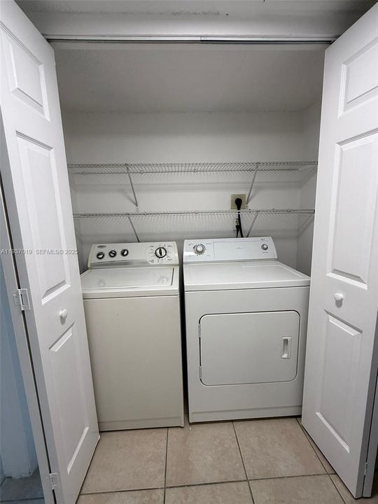 出租: $1,950 (1 贝兹, 1 浴室, 810 平方英尺)