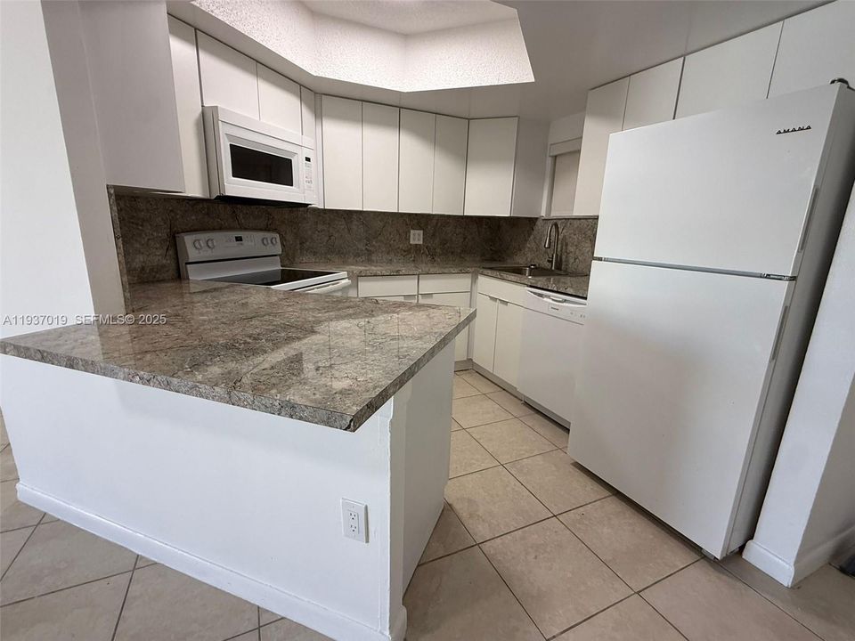 出租: $1,950 (1 贝兹, 1 浴室, 810 平方英尺)