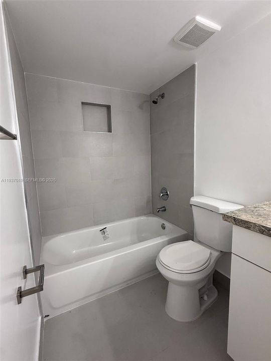 出租: $1,950 (1 贝兹, 1 浴室, 810 平方英尺)