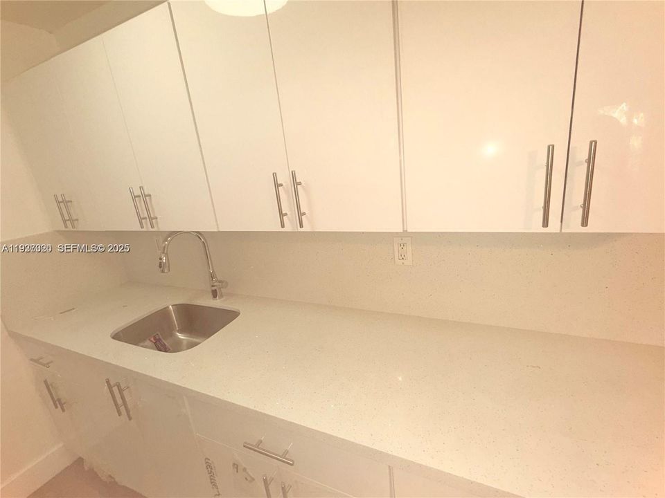 На продажу: $270,000 (2 спален, 1 ванн, 816 Квадратных фут)