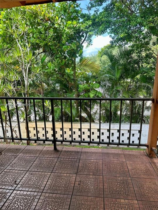 На продажу: $270,000 (2 спален, 1 ванн, 816 Квадратных фут)