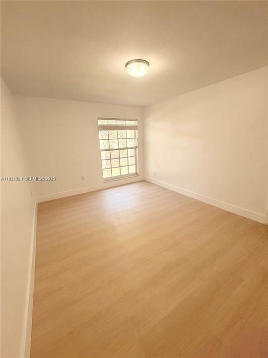 На продажу: $270,000 (2 спален, 1 ванн, 816 Квадратных фут)