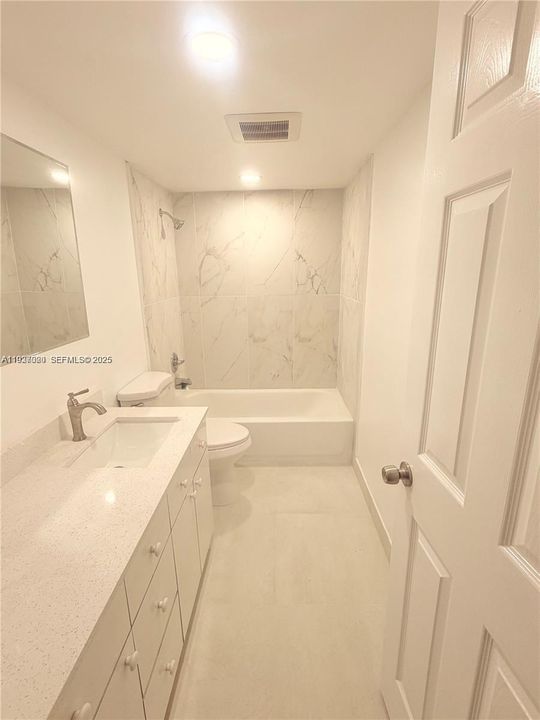 На продажу: $270,000 (2 спален, 1 ванн, 816 Квадратных фут)