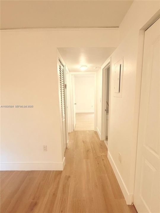 На продажу: $270,000 (2 спален, 1 ванн, 816 Квадратных фут)