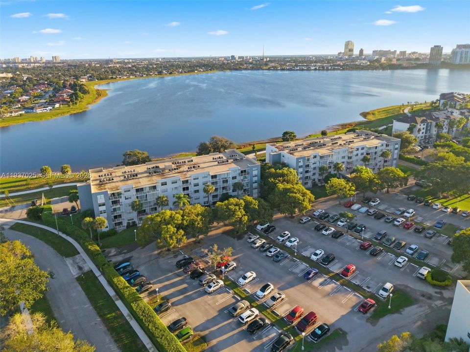 For Sale: $134,000 (1 beds, 1 baths, 704 Square Feet)