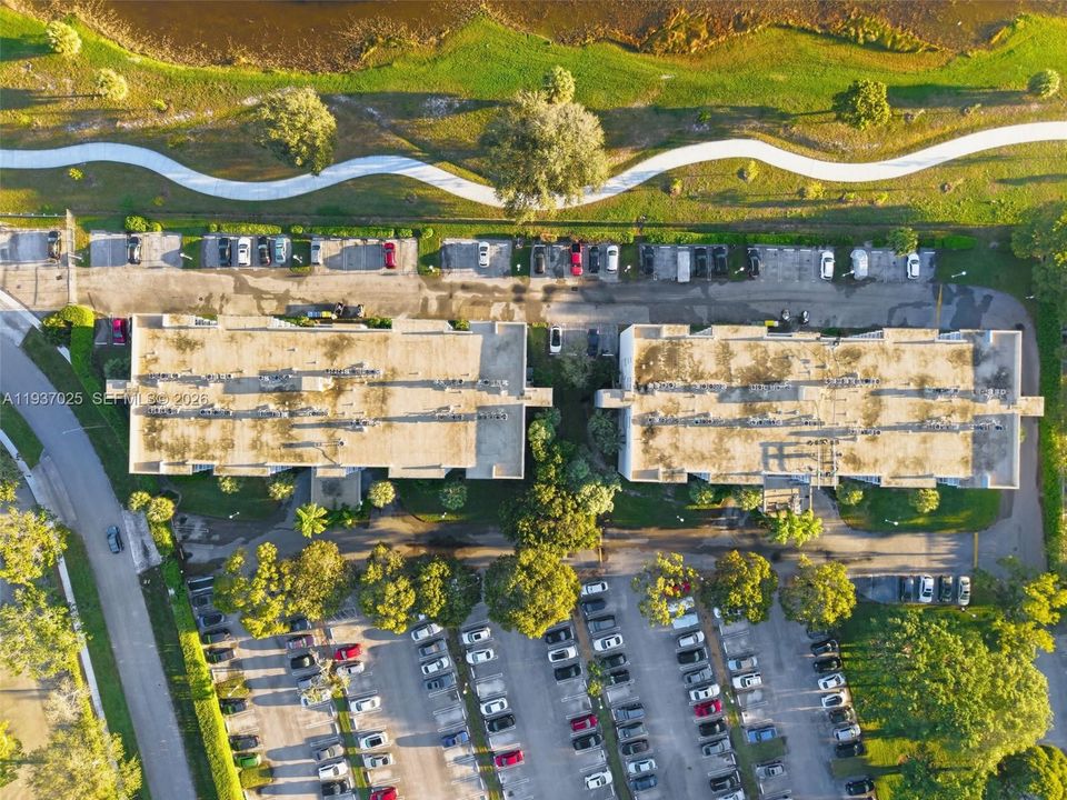 For Sale: $134,000 (1 beds, 1 baths, 704 Square Feet)