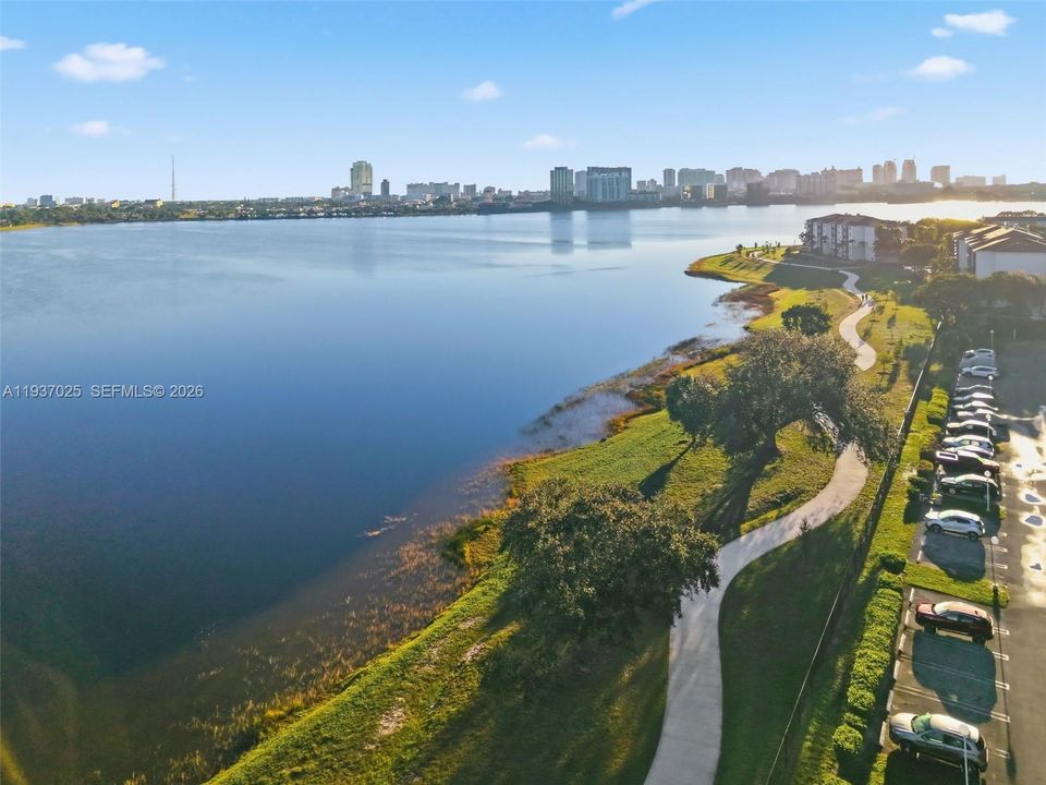 For Sale: $134,000 (1 beds, 1 baths, 704 Square Feet)