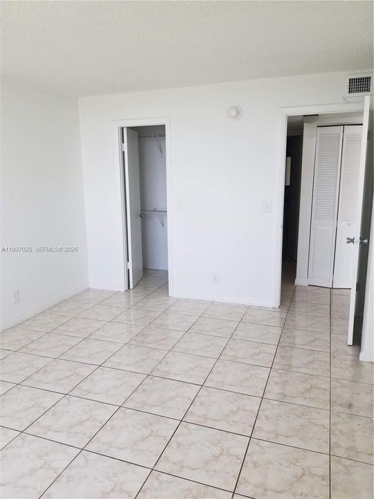 For Sale: $134,000 (1 beds, 1 baths, 704 Square Feet)