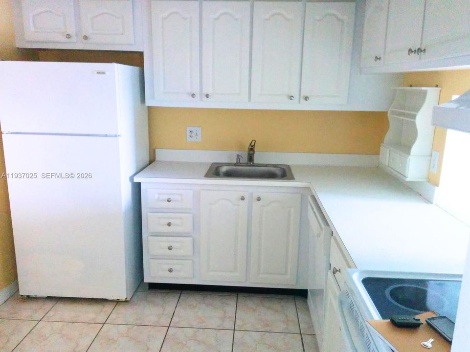 For Sale: $134,000 (1 beds, 1 baths, 704 Square Feet)