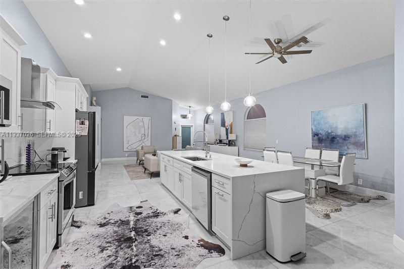 For Sale: $750,000 (3 beds, 2 baths, 1824 Square Feet)