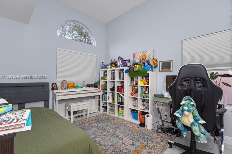 For Sale: $750,000 (3 beds, 2 baths, 1824 Square Feet)