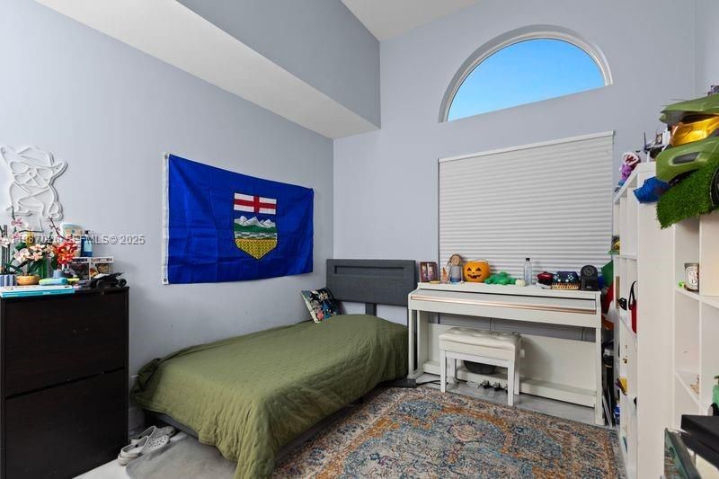 For Sale: $750,000 (3 beds, 2 baths, 1824 Square Feet)