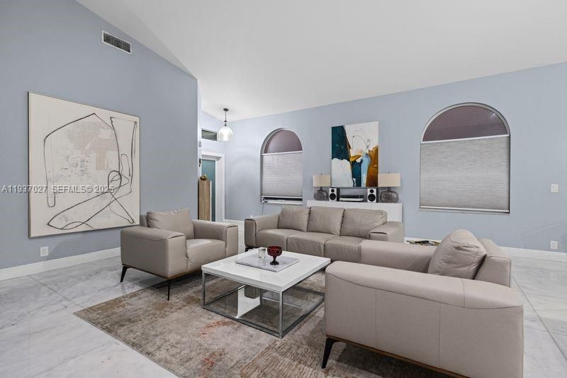 В аренду: $5,200 (3 спален, 2 ванн, 1824 Квадратных фут)