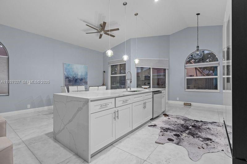 В аренду: $5,200 (3 спален, 2 ванн, 1824 Квадратных фут)