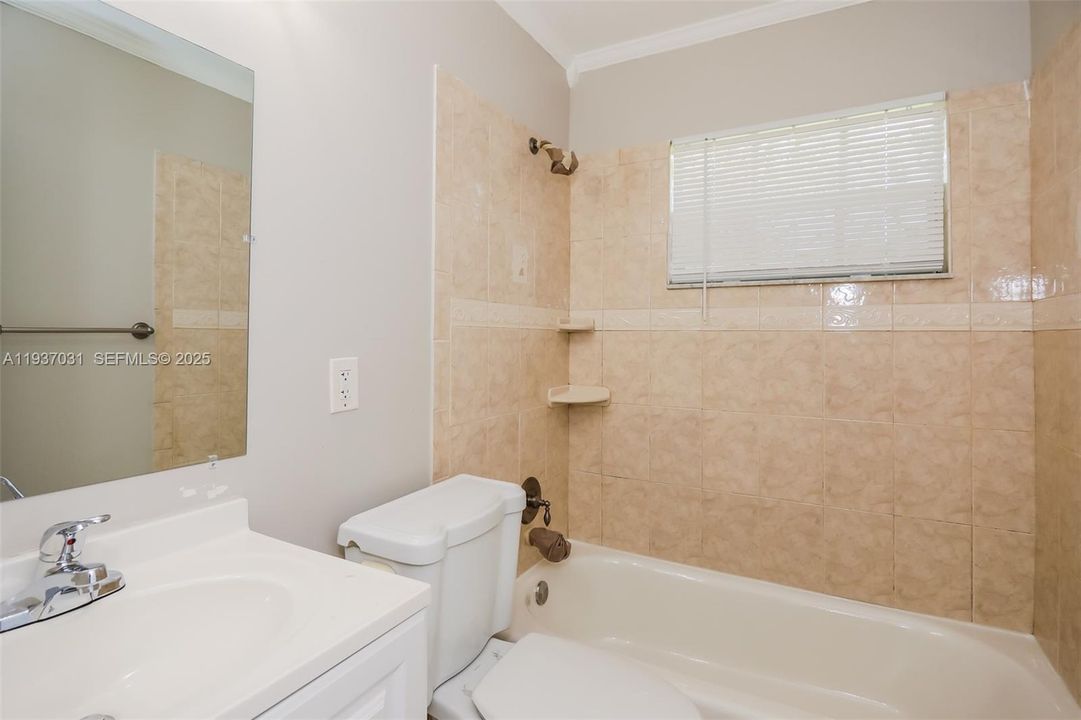 В аренду: $2,350 (2 спален, 1 ванн, 1010 Квадратных фут)