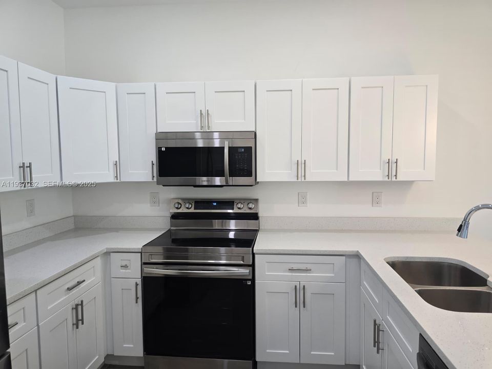 待售: $312,000 (3 贝兹, 2 浴室, 0 平方英尺)