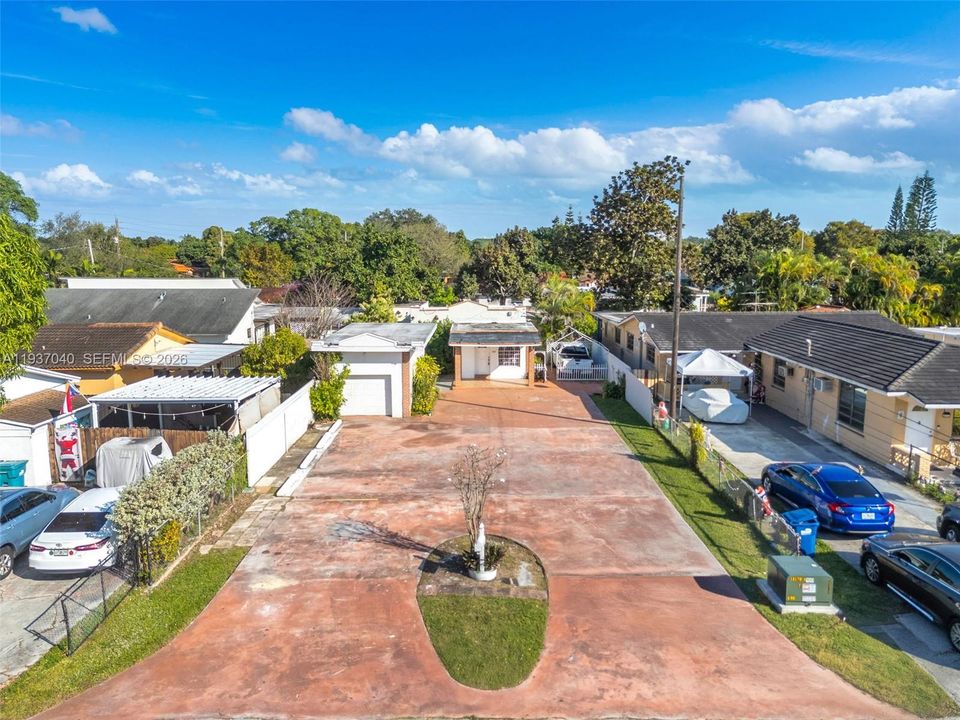 En Venta: $685,000 (4 camas, 3 baños, 1553 Pies cuadrados)