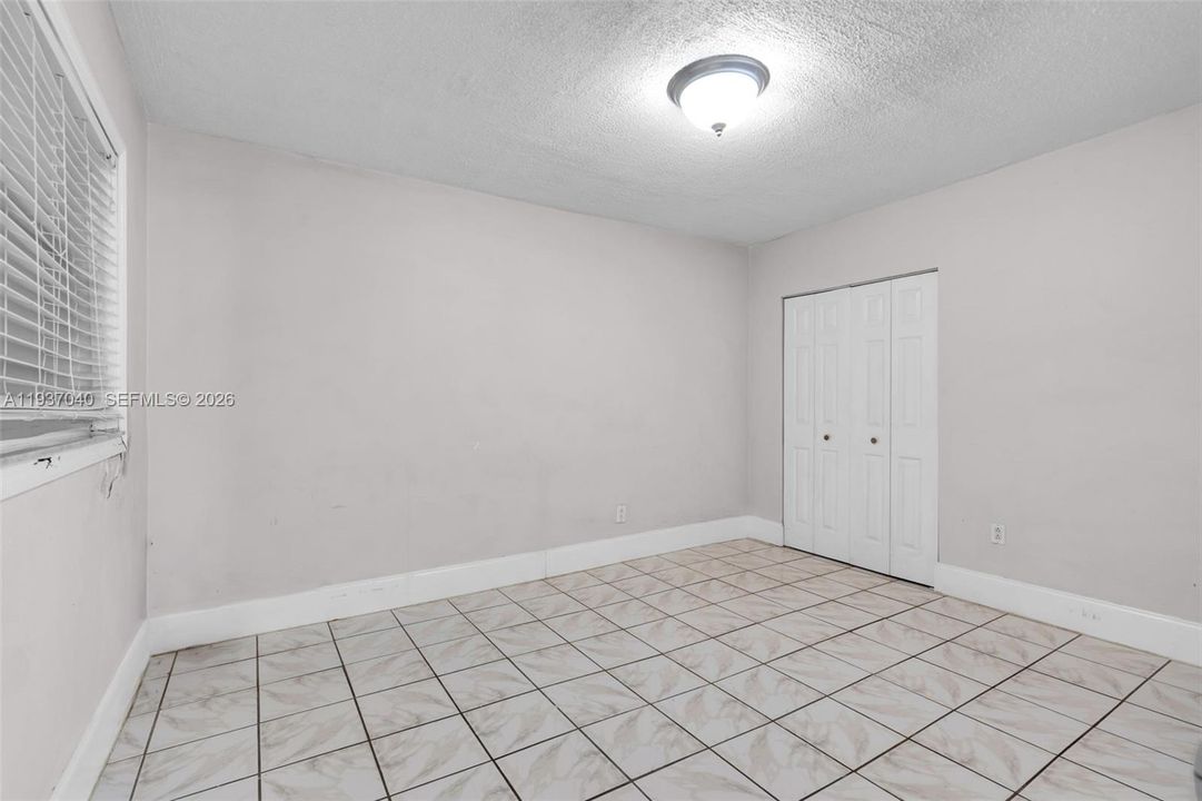 En Venta: $685,000 (4 camas, 3 baños, 1553 Pies cuadrados)