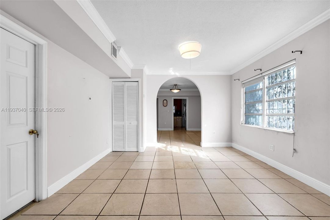 En Venta: $685,000 (4 camas, 3 baños, 1553 Pies cuadrados)