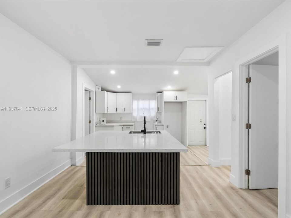 В аренду: $2,950 (3 спален, 2 ванн, 997 Квадратных фут)