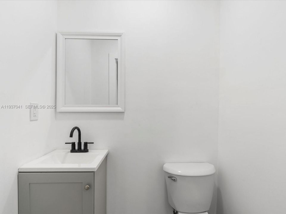 В аренду: $2,950 (3 спален, 2 ванн, 997 Квадратных фут)