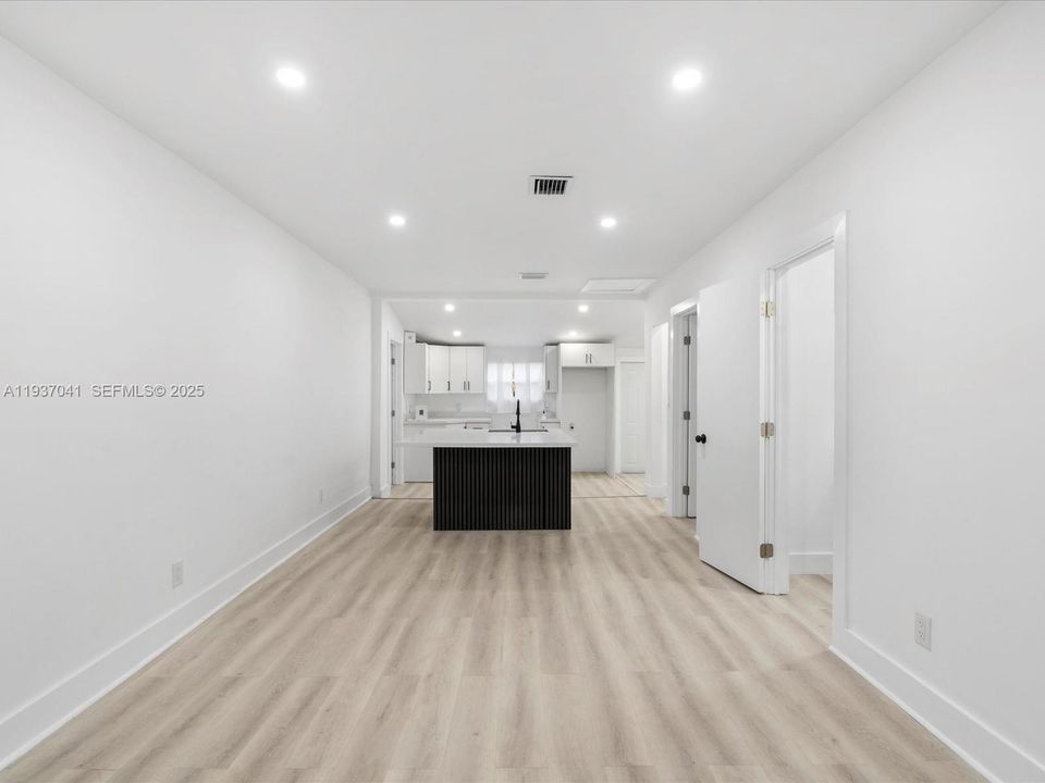 В аренду: $2,950 (3 спален, 2 ванн, 997 Квадратных фут)