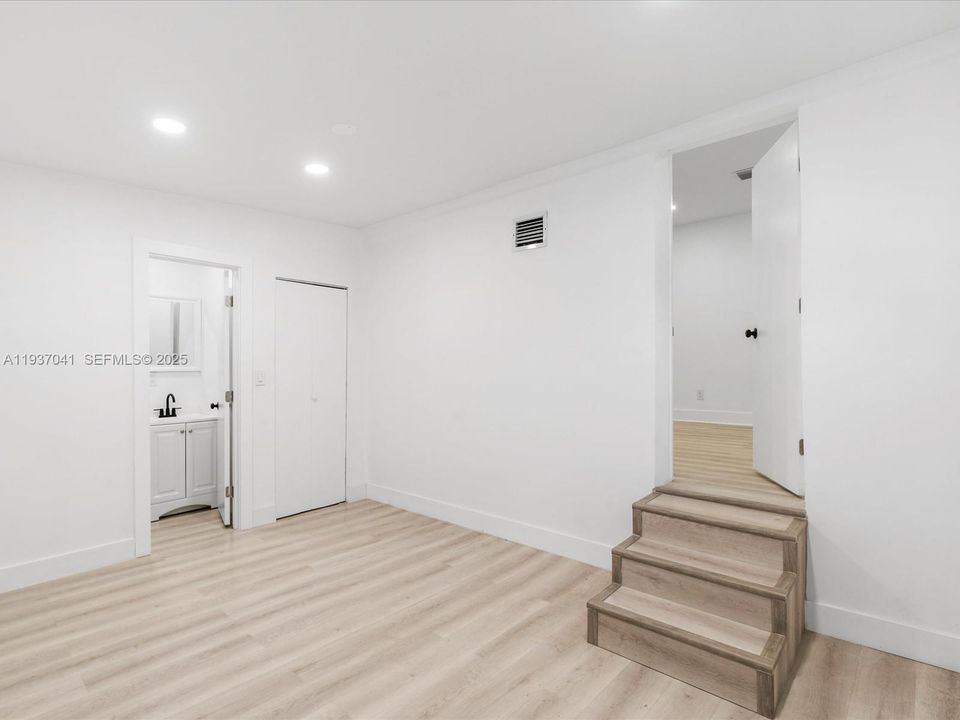 В аренду: $2,950 (3 спален, 2 ванн, 997 Квадратных фут)