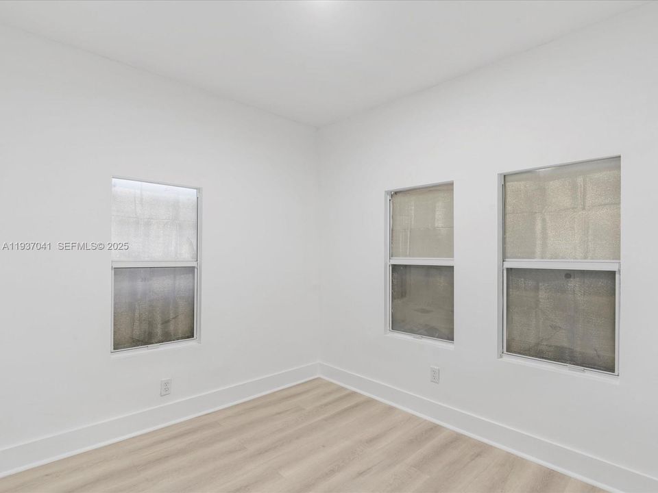 В аренду: $2,950 (3 спален, 2 ванн, 997 Квадратных фут)