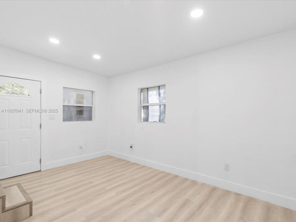 В аренду: $2,950 (3 спален, 2 ванн, 997 Квадратных фут)