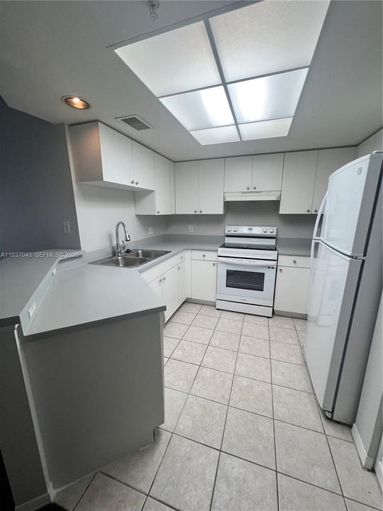 В аренду: $2,500 (2 спален, 2 ванн, 1054 Квадратных фут)