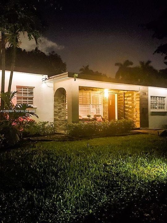 На продажу: $797,000 (4 спален, 3 ванн, 1662 Квадратных фут)