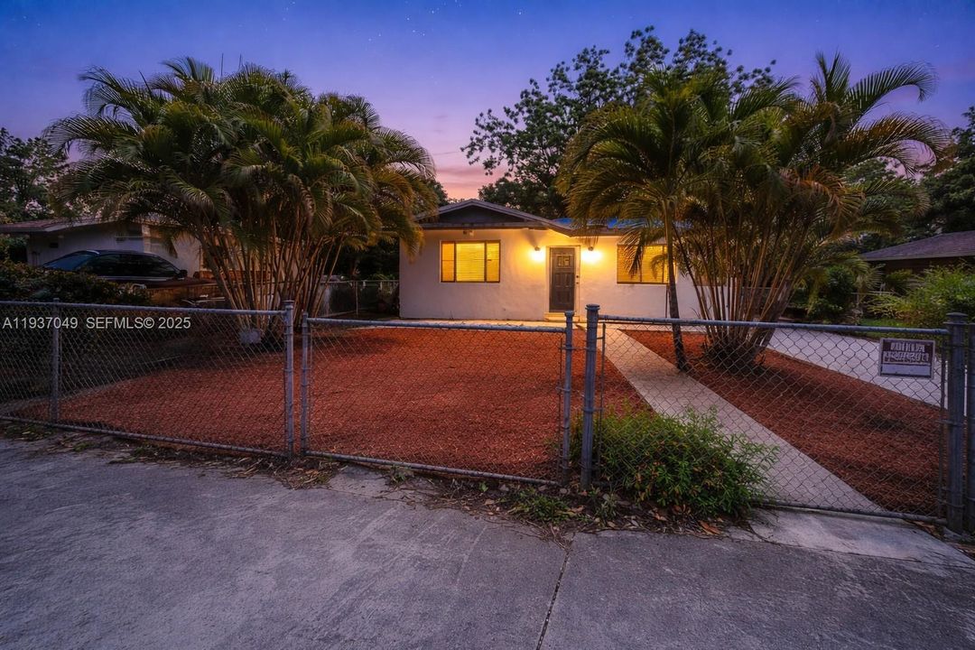For Sale: $249,000 (3 beds, 1 baths, 1257 Square Feet)